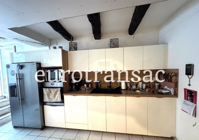 Servian, commune dynamique et conviviale. Maison cosy R+2, T5 avec cour.NL25044