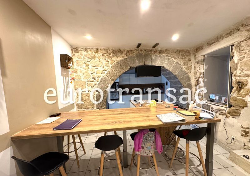 Servian, commune dynamique et conviviale. Maison cosy R+2, T5 avec cour.NL25044
