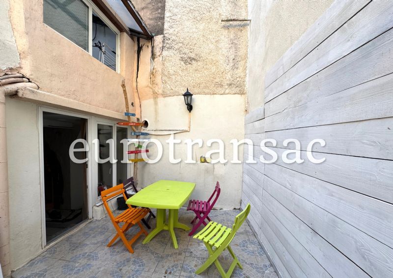 Servian, commune dynamique et conviviale. Maison cosy R+2, T5 avec cour.NL25044