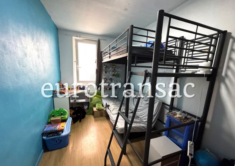 Servian, commune dynamique et conviviale. Maison cosy R+2, T5 avec cour.NL25044