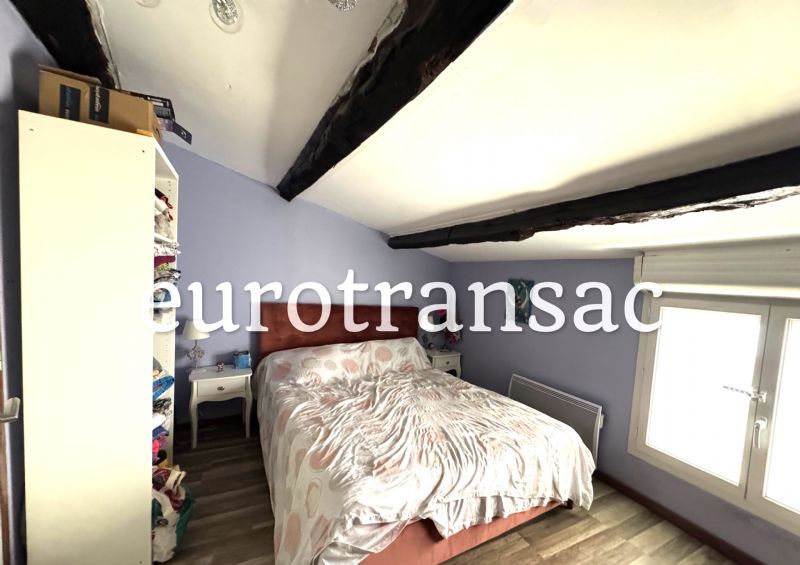 Servian, commune dynamique et conviviale. Maison cosy R+2, T5 avec cour.NL25044