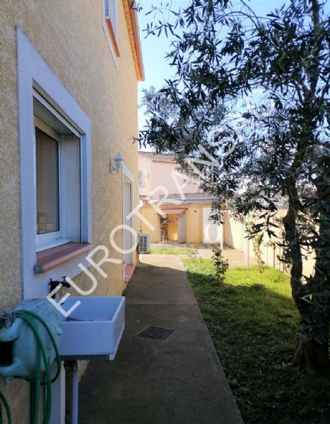 Charmante villa avec jardin piscinable proche toutes commoditésNL23015