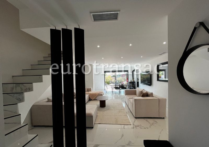 Plaissan - Villa Moderne de 120 m² avec Piscine, Construite en 2022 sur Terrain de 300 m²NL25020