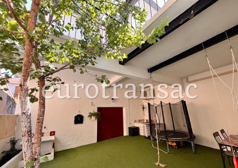 Maison vigneronne de charme de 124 m² avec terrasse et courNL25039