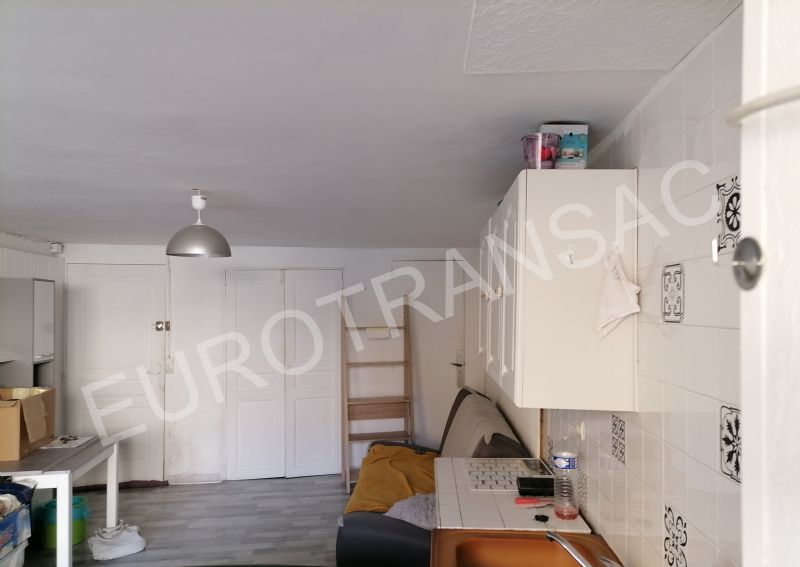 Dans le coeur historique de Pézenas, belle maison composé de plusieurs appartements et garage.NL21052