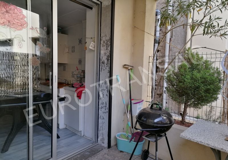 Dans le coeur historique de Pézenas, belle maison composé de plusieurs appartements et garage.NL21052