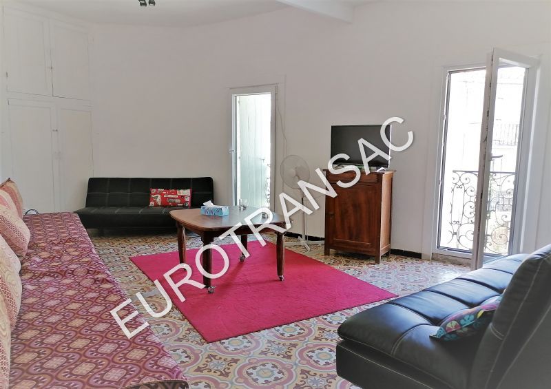 Village house of 125 m² located on a charming squareNL22036