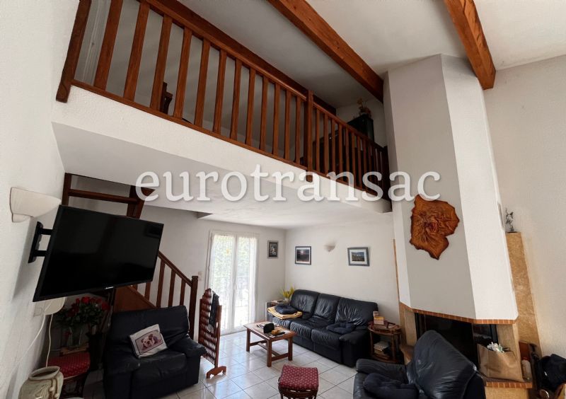 SAINT-PARGOIRE – Traditional R+1 villa with swimming pool on 1000 m².NL25030