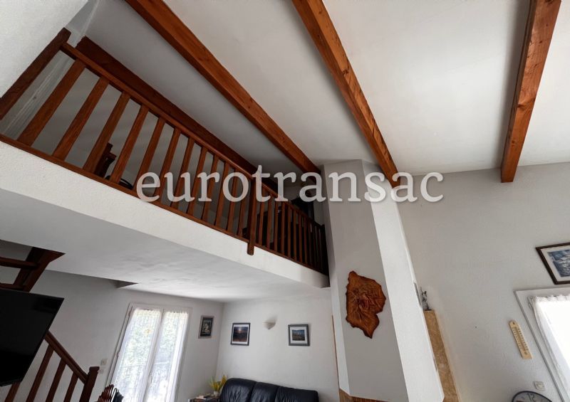 SAINT-PARGOIRE – Traditional R+1 villa with swimming pool on 1000 m².NL25030