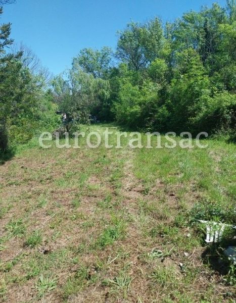 SAINT-PARGOIRE - Joli endroit de détente entre rivière, vignes et bois.NL25024