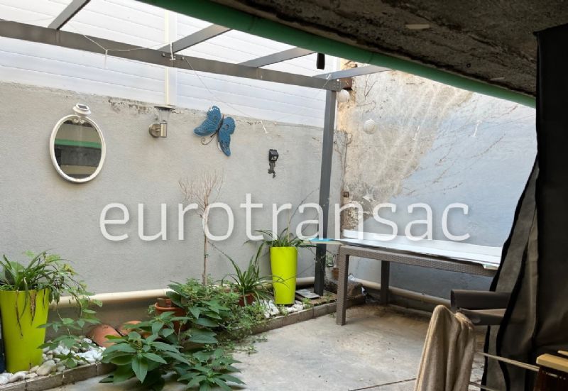 BALARUC LES BAINS - TOWNHOUSE DIVIDED INTO 2 APARTMENTS - COURTYARD OF 23M² - RENOVATEDBV24002