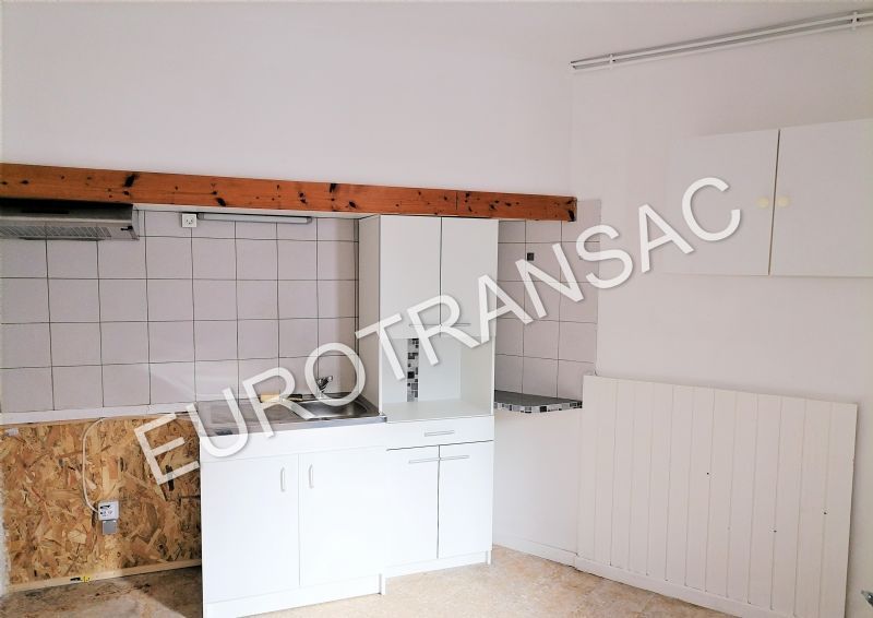 NEZIGNAN L'EVEQUE, close to shops and services, duplex apartment of 85 m² with shed.NL24008