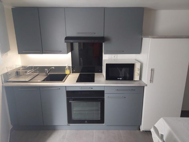 PAULHAN - 5 PLAN DU CASTELLAS - CHARMANTE PETITE MAISON F2 MEUBLEE05-209