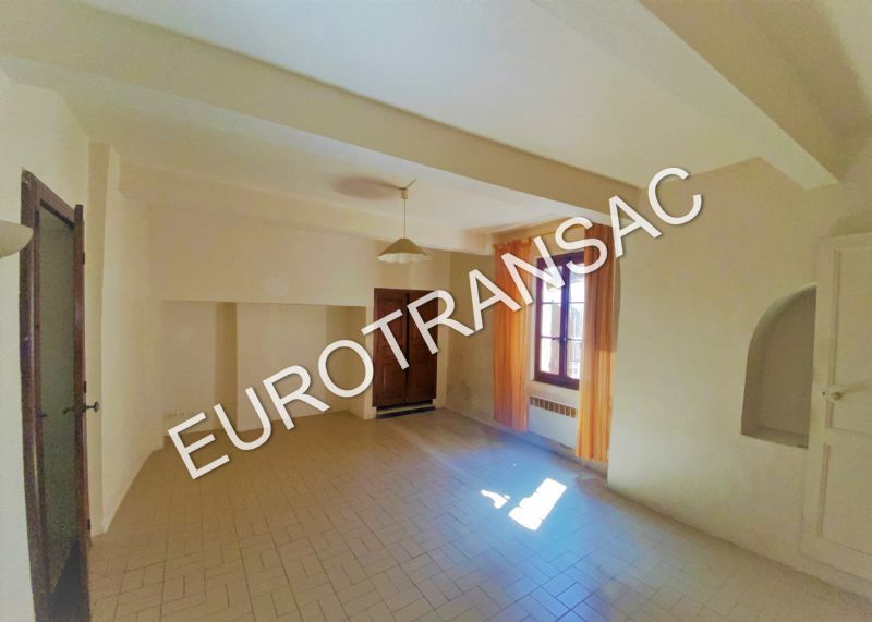 In the heart of the village, spacious village house on 3 levelsNL25022