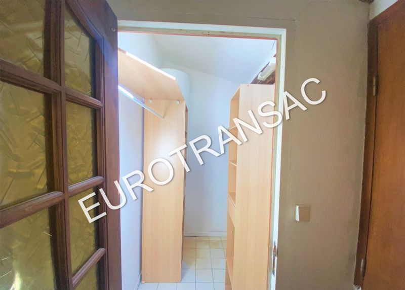 In the heart of the village, spacious village house on 3 levelsNL25022