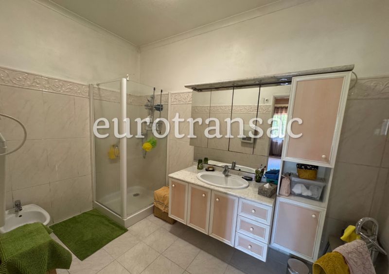 SERVIAN - Vaste maison vigneronne sur un terrain de 1580 m² entre Béziers et Pézenas NL25032