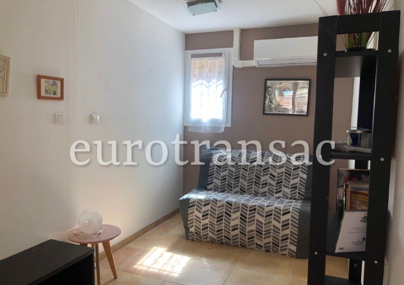 Near PEZENAS - Impeccable 2-room garden level apartment of 33 m² with terraceNL24033