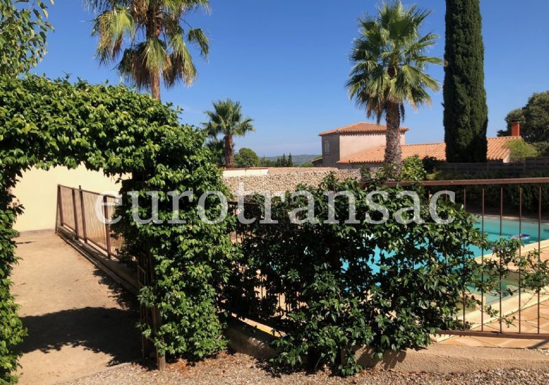 Near PEZENAS - Impeccable 2-room garden level apartment of 33 m² with terraceNL24033