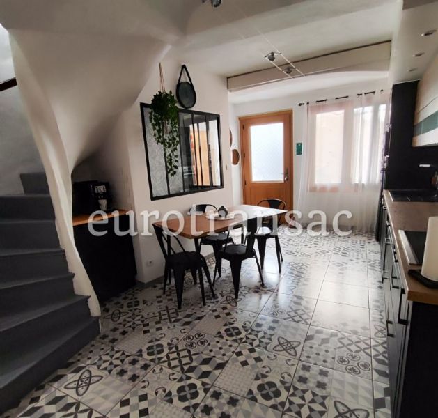 SERVIAN - Coquette maison refaite à neuf de 100 m² avec terrasseNL25058