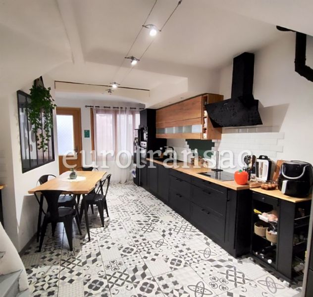 SERVIAN - Coquette maison refaite à neuf de 100 m² avec terrasseNL25058