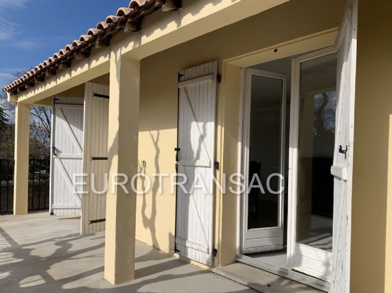 Villa de plain pied,100m2 hab. sur 894 m2 de terrain closSP23016