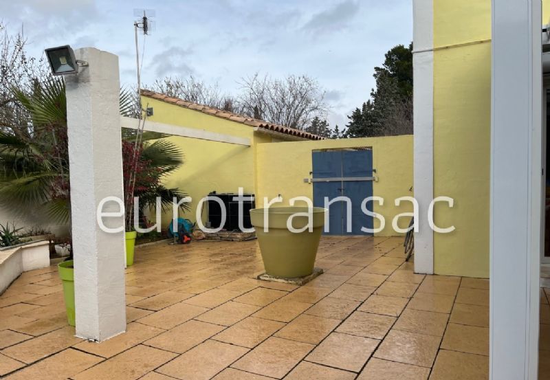 BALARUC LES BAINS - VILLA F5 DE 200M² SUR UN TERRAIN DE 932M² - DEPENDANCE - PISCINE - ABRI VOITUREBV22092