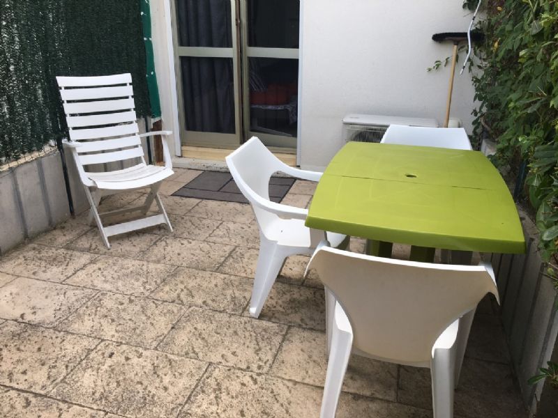 BALARUC LES BAINS - STUDIO DE 18M² AVEC SON JARDINET DE 13M² - PROCHE COMMERCES, PLAGE, CUREBV23017