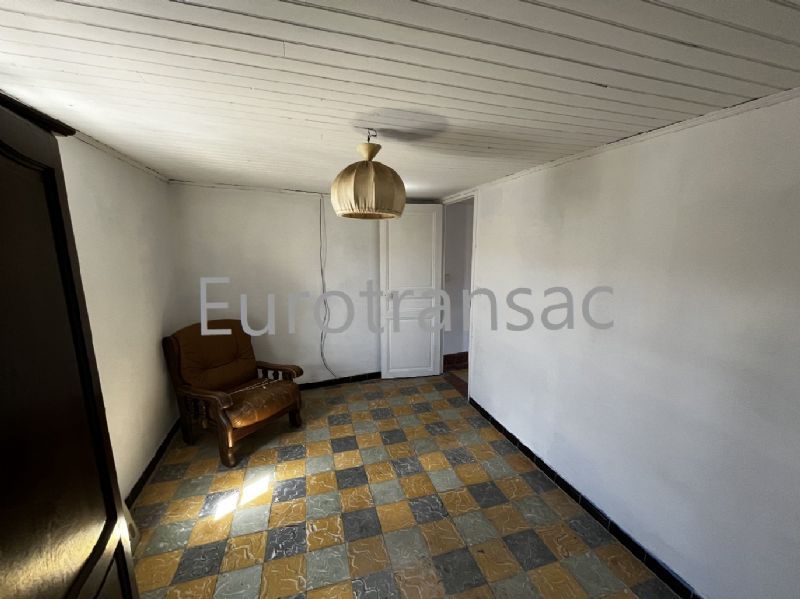 170m² Village house with terrace and garage to restoreSP24007