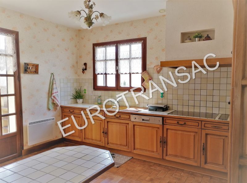 Beautiful traditional villa of 178 m², 3 mins from the A9 and 10 mins from the beaches.NL22033