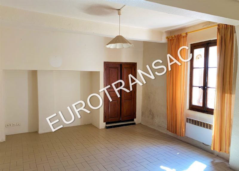 NEZIGNAN L'EVEQUE - Au coeur du village, maison de village spacieuse sur 3 niveauxNL25022