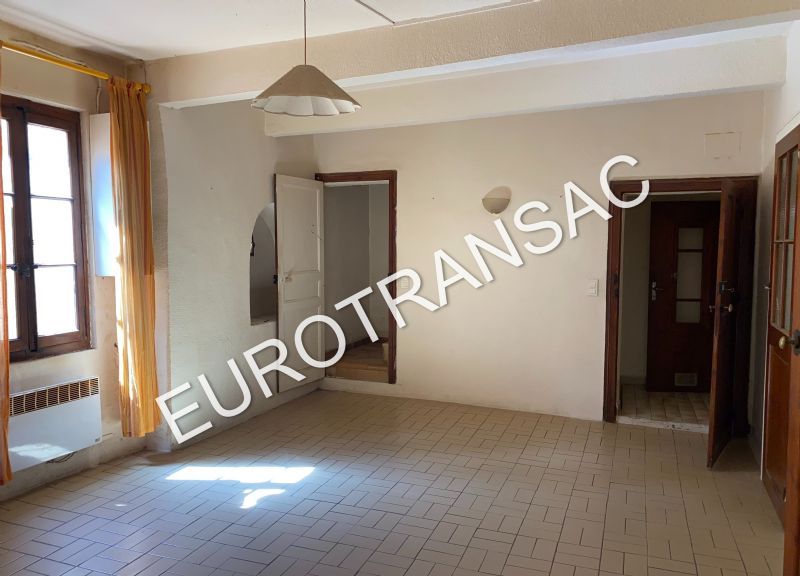 NEZIGNAN L'EVEQUE - Au coeur du village, maison de village spacieuse sur 3 niveauxNL25022