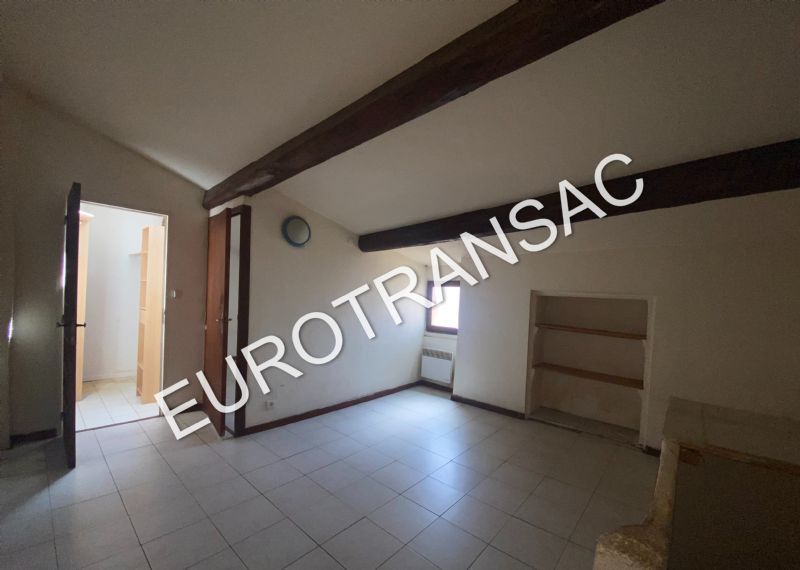 NEZIGNAN L'EVEQUE - Au coeur du village, maison de village spacieuse sur 3 niveauxNL25022