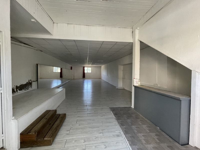  PEZENAS - Local Commercial à louer 117m² 8, rue du Faubourg des Cordeliers – 34120 PEZENAS04-690