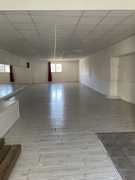 PEZENAS - Local Commercial à louer 117m² 8, rue du Faubourg des Cordeliers – 34120 PEZENAS04-690