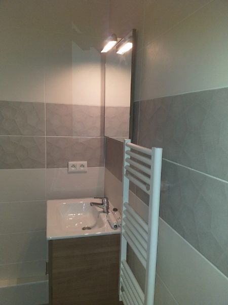 SAINT DE VEDAS - Joli T2 avec terrasse et parking04-990