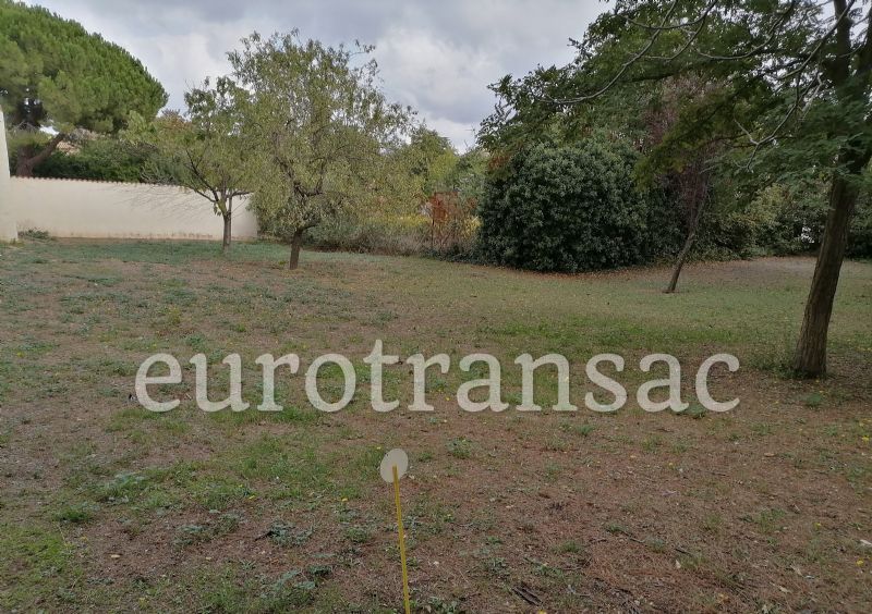 Idéalement situé entre Béziers et Montpellier, magnifique terrain à bâtir de 1821 m²NL25009