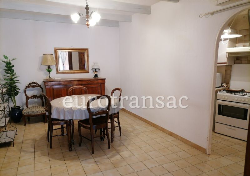 Sur PÉZÉNAS, proche campagne, villa de plain-pied.NL25007