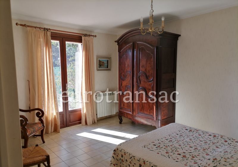 Sur PÉZÉNAS, proche campagne, villa de plain-pied.NL25007