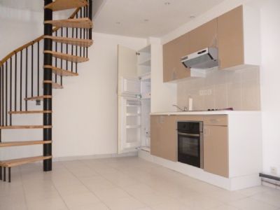  PAULHAN- 2 RUE PINSARD - ADORABLE PETITE MAISON F2!