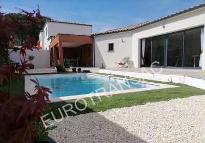 Near access A75, between Béziers and Montpellier, Exceptional Villa on one level new, with swimming pool