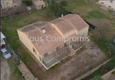 Single storey villa, 100m2 living space on 894 m2 of enclosed land