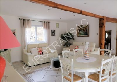 Villa/apartment T4 with adjoining studio, garden, terrace and pool