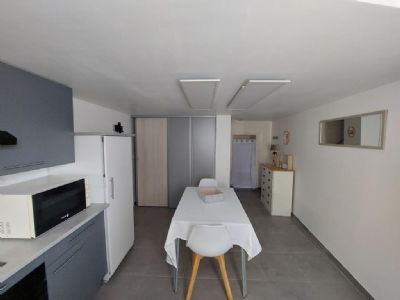 PAULHAN - 5 PLAN DU CASTELLAS - CHARMANTE PETITE MAISON F2 MEUBLEE