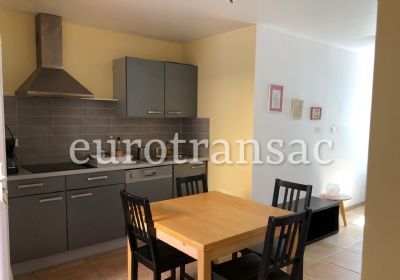 Near PEZENAS - Impeccable 2-room garden level apartment of 33 m² with terrace