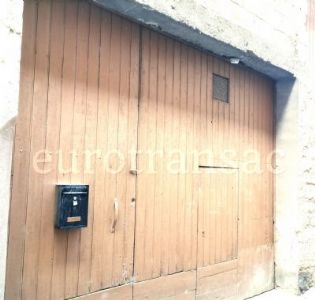 Au centre du village de Saint Pargoire : Remise de 80 m² sur deux niveaux.