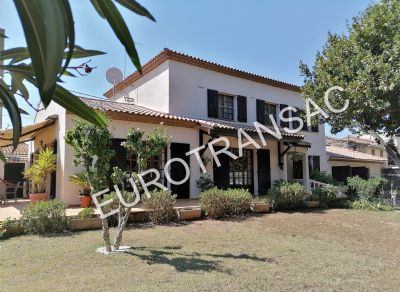 Beautiful traditional villa of 178 m², 3 mins from the A9 and 10 mins from the beaches.
