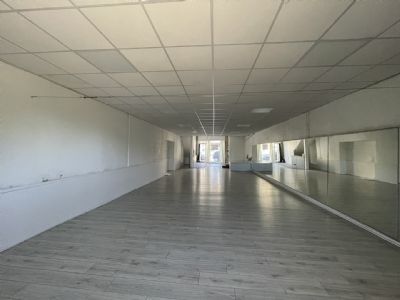  PEZENAS - Local Commercial à louer 117m² 8, rue du Faubourg des Cordeliers – 34120 PEZENAS