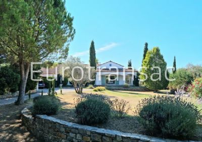 BALARUC LE VIEUX - VILLA F7 OF 291M² ON A PLOT OF 3777M² WITH SWIMMING POOL - BIG POTENTIAL